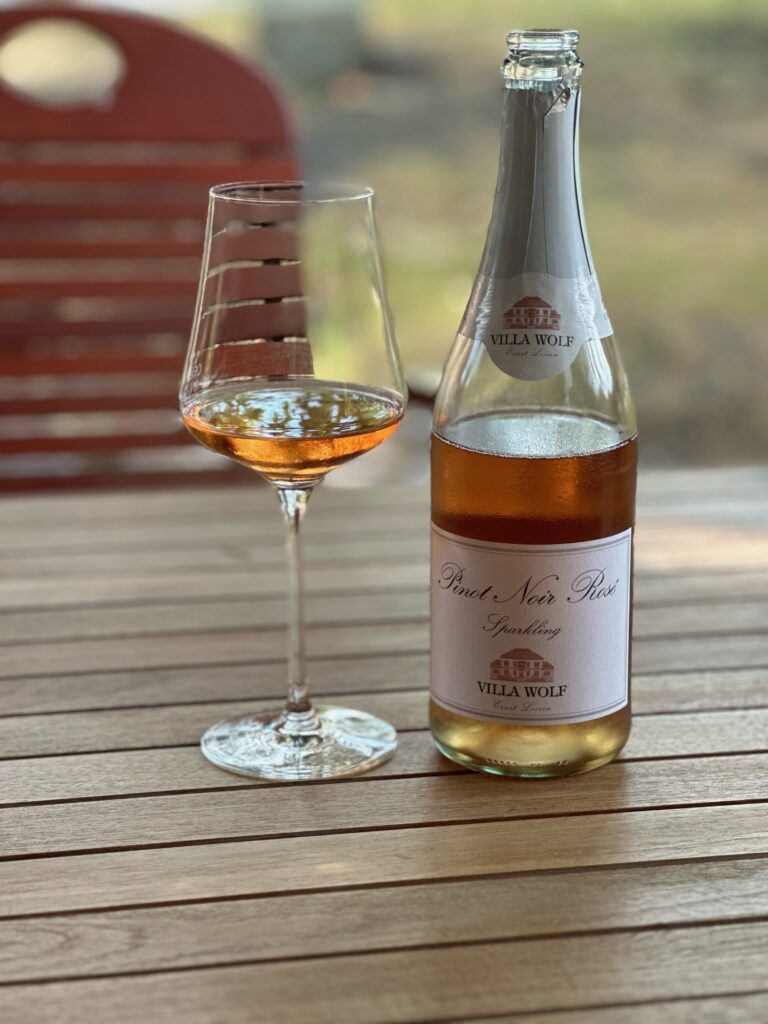 Refreshing Summer Sipper – VW Sparkling Pinot Noir Rosé